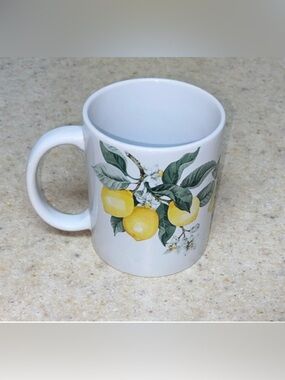 Royal Norfolk White Mug with Yellow Lemon & Green Leaf Design